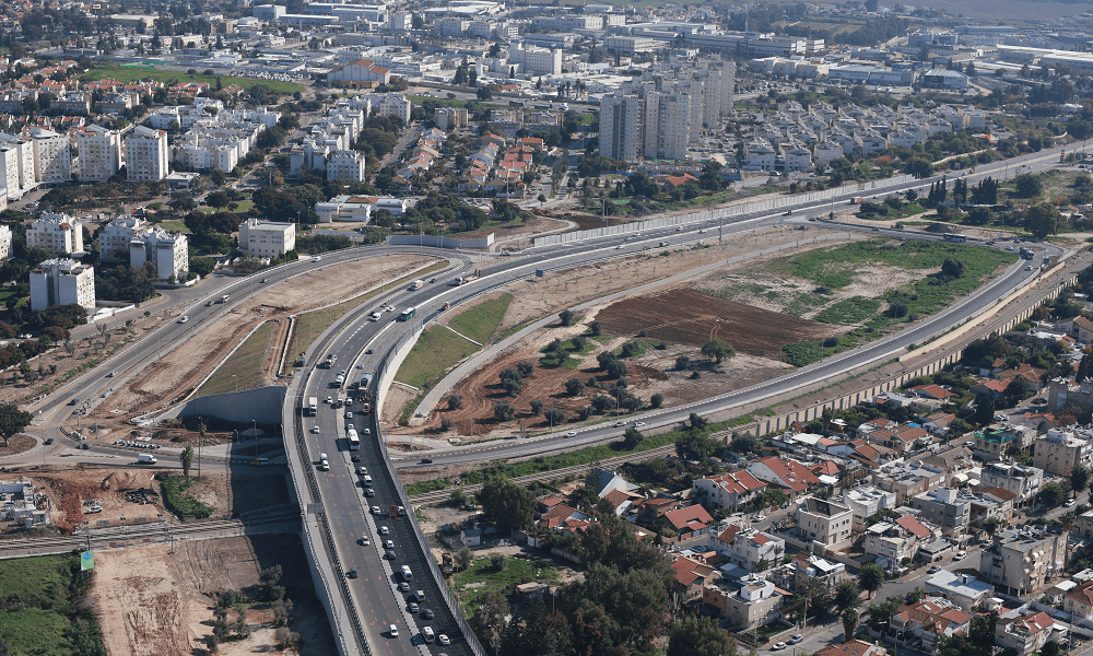 כביש 44 – כבישים עם בניינים מסביב